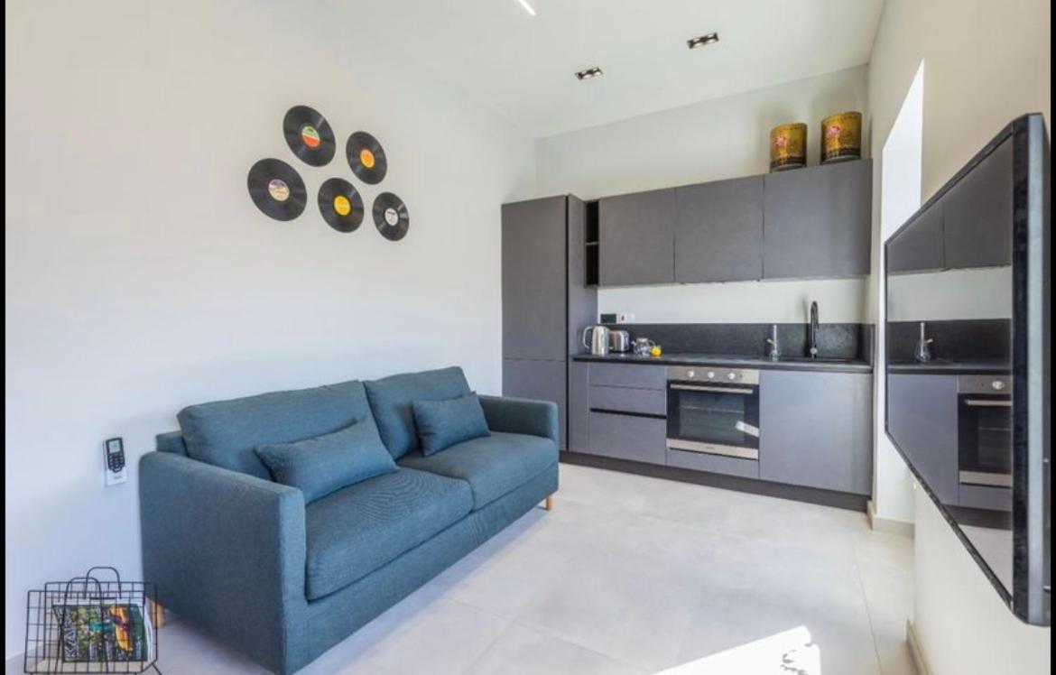 מוסטה New - Designer Finished 1 Bedroom Apartment A 5 Minutes Ferry Away From Valletta מראה חיצוני תמונה